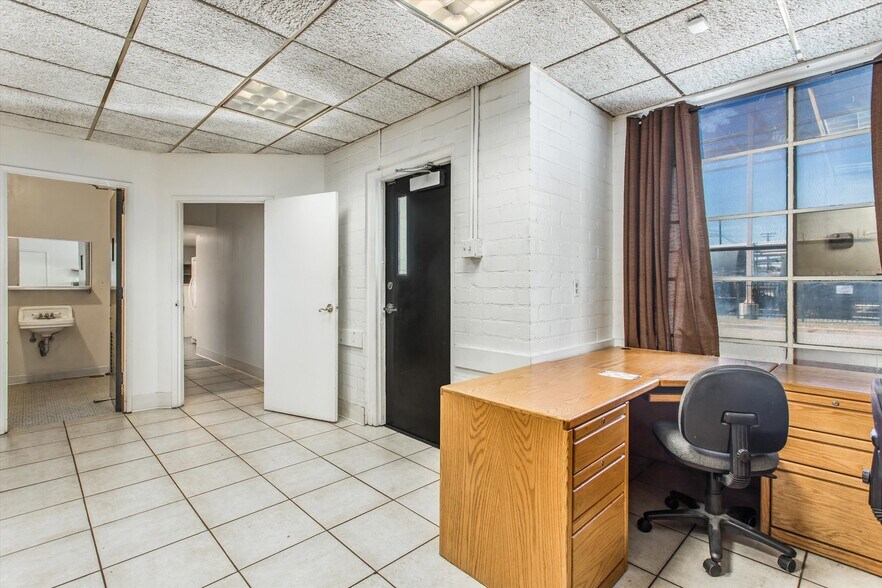 More Photos Of 358 N 6th St, Colton Warehouse For Sale