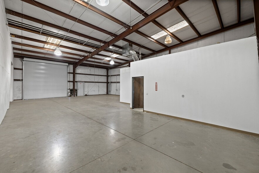 More Photos Of 2550 E Belle Ter, Bakersfield Manufacturing For Lease