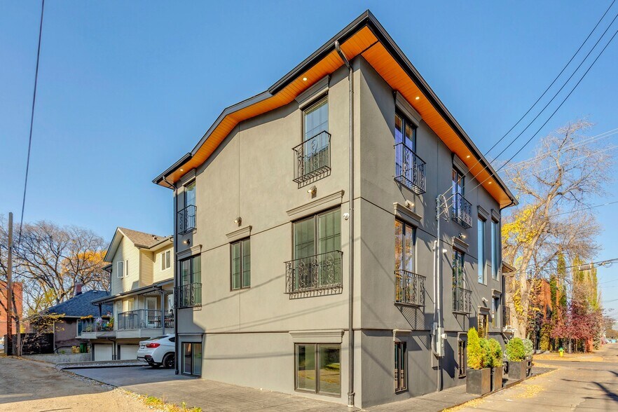 More Photos Of 11833 102 Ave NW, Edmonton Medical For Sale