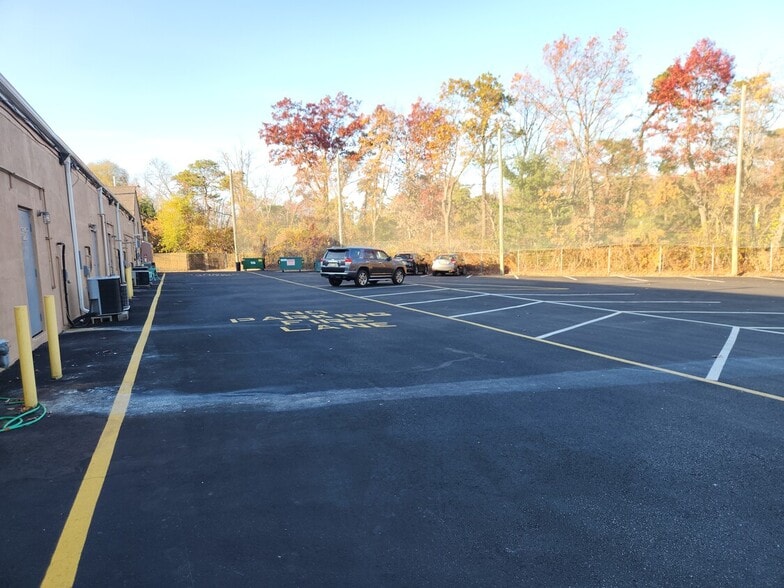 More Photos Of 249 Chambers Bridge Rd, Brick Unknown For Lease