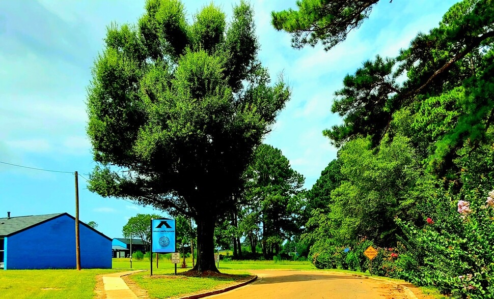 Primary Photo Of 1032 Mullins, Magnolia Apartments For Sale