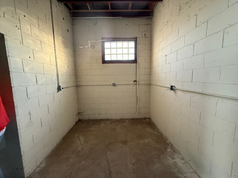 More Photos Of 200 S State Ave, Indianapolis Flex For Sale