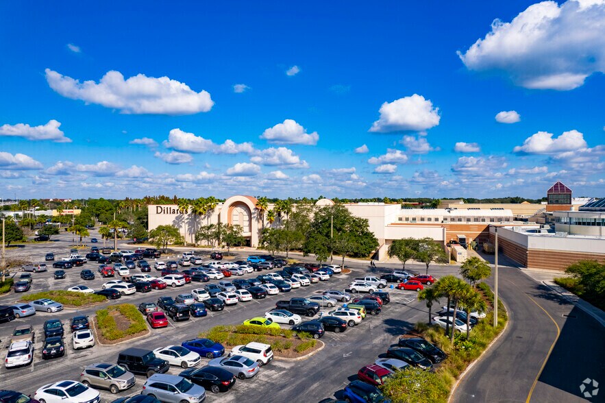 More Photos Of 459 Brandon Town Center Dr, Brandon General Retail For Lease