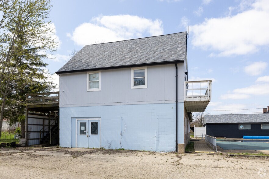 More Photos Of 805 Ohio Pike, Cincinnati Storefront Retail Office For Sale