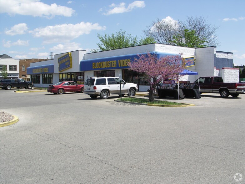 More Photos Of 100 E Washington St, East Peoria General Retail For Lease