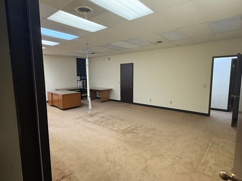 More Photos Of 1214 N Highway 81, Duncan Office For Lease