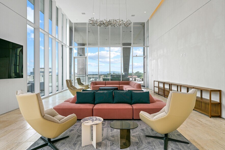 More Photos Of 313 W 17th St, Austin Apartments For Sale