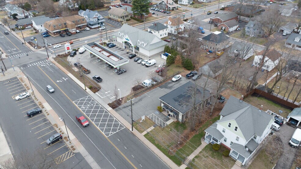 More Photos Of 21 Middle Tpke E, Manchester Medical For Sale