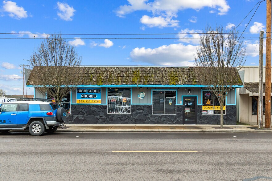 Primary Photo Of 208 N Molalla Ave, Molalla General Retail For Sale