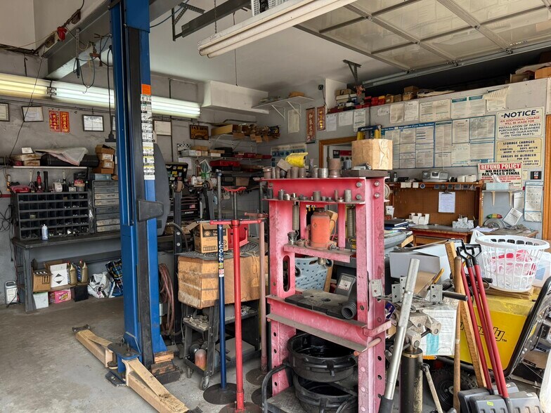 More Photos Of 500 Livingston St, Elizabeth Auto Repair For Sale