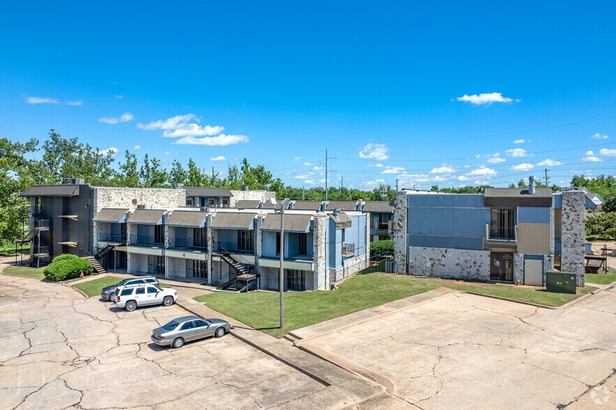 More Photos Of 7901 NE 10th St, Midwest City Office For Sale