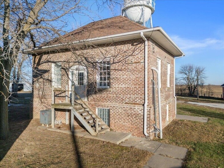 More Photos Of 21551 270th St, Mc Clelland Office For Sale