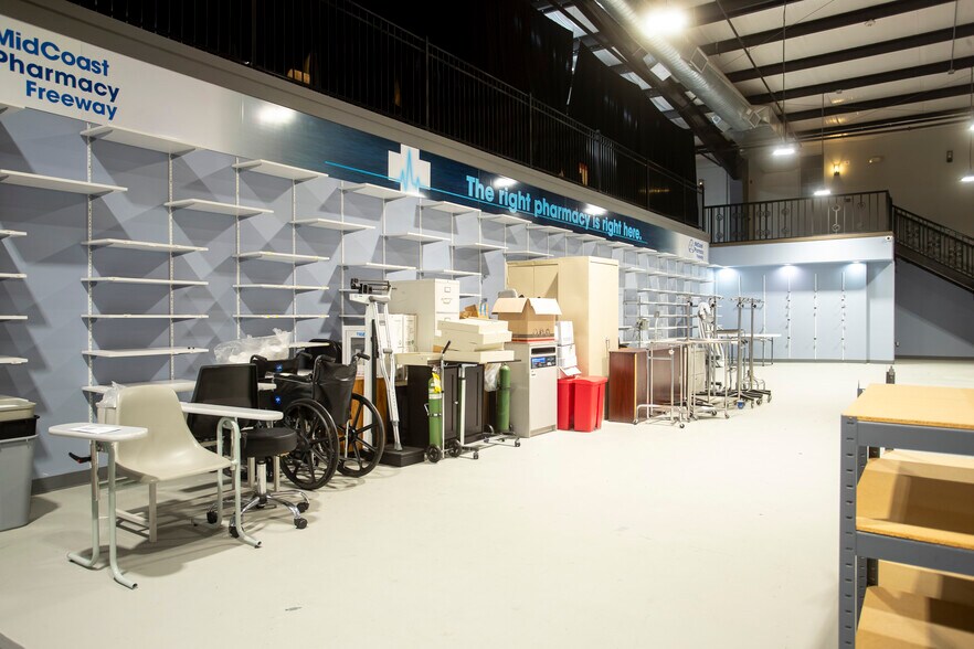 More Photos Of 25000 US 59 Rd, El Campo Flex For Sale