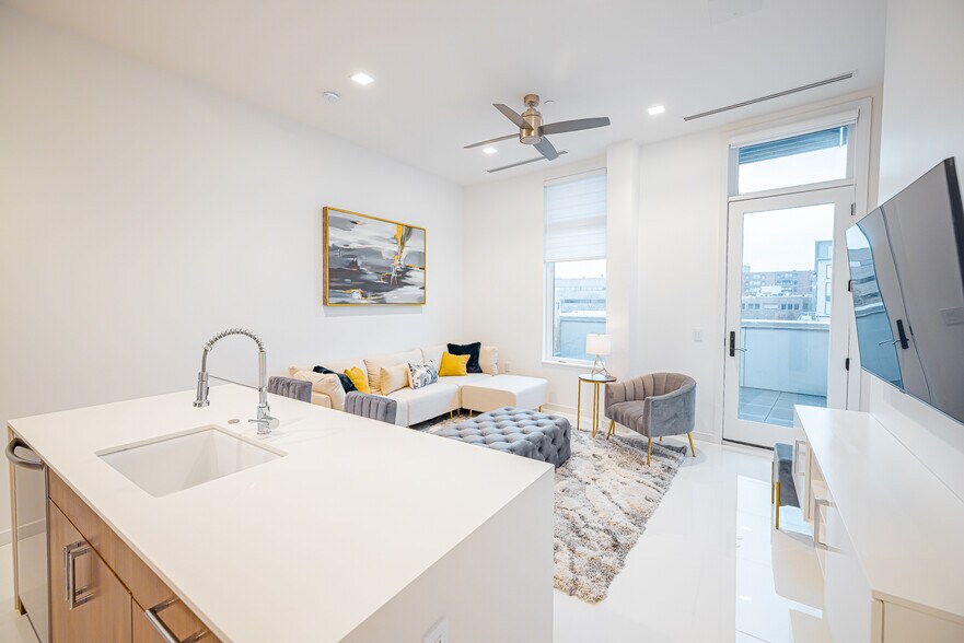 More Photos Of 400 S Old Woodward Ave, Birmingham Apartments For Sale