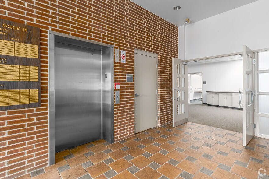 More Photos Of 800 Barksdale Rd, Newark Office For Sale