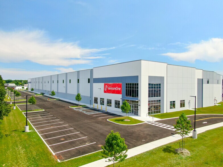 More Photos Of 2950 Veterans Memorial Hwy, Bohemia Distribution For Lease