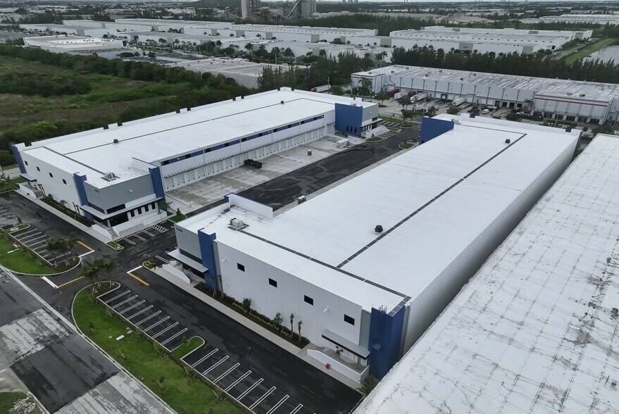 More Photos Of 11550 NW 124th St, Medley Unknown For Lease