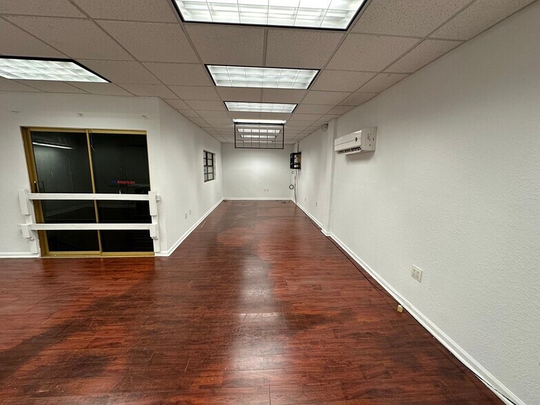 More Photos Of 5751 Dawson St, Hollywood Warehouse For Lease