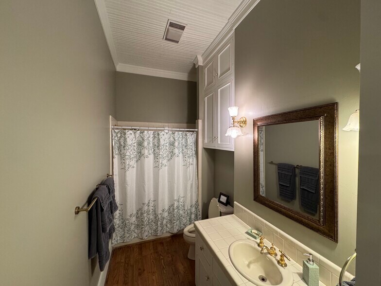 More Photos Of 1124 18th St, Hondo Office For Sale