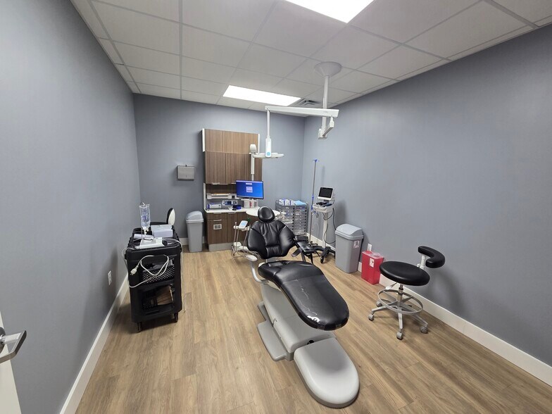 More Photos Of 6634 Summer Knoll Cv, Bartlett Medical For Lease