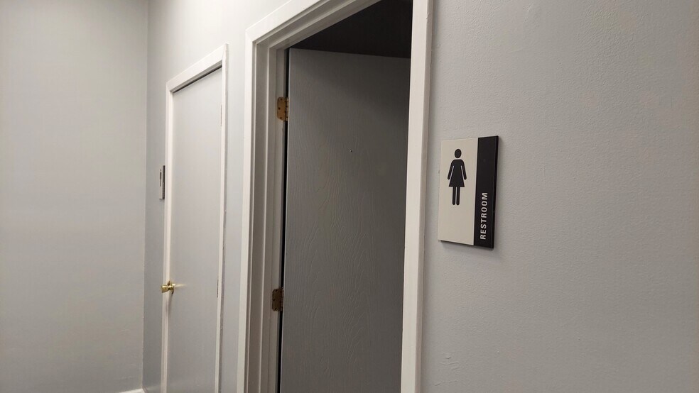 More Photos Of 33 Basin Rd, West Hurley Medical For Lease