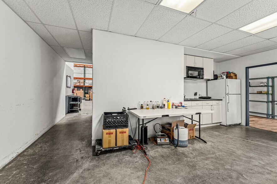More Photos Of 2575 Fortune Way, Vista Warehouse For Lease
