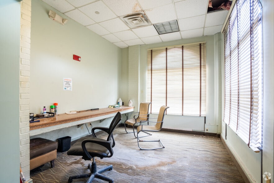 More Photos Of 1801 W Pinhook Rd, Lafayette Hotel For Sale