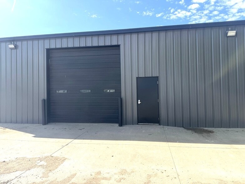 More Photos Of 1015 W Woodside St, Mcpherson Industrial For Sale