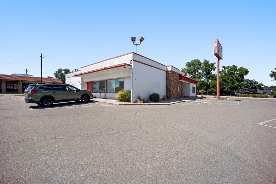 More Photos Of 3400 W Northern Ave, Pueblo Restaurant For Sale