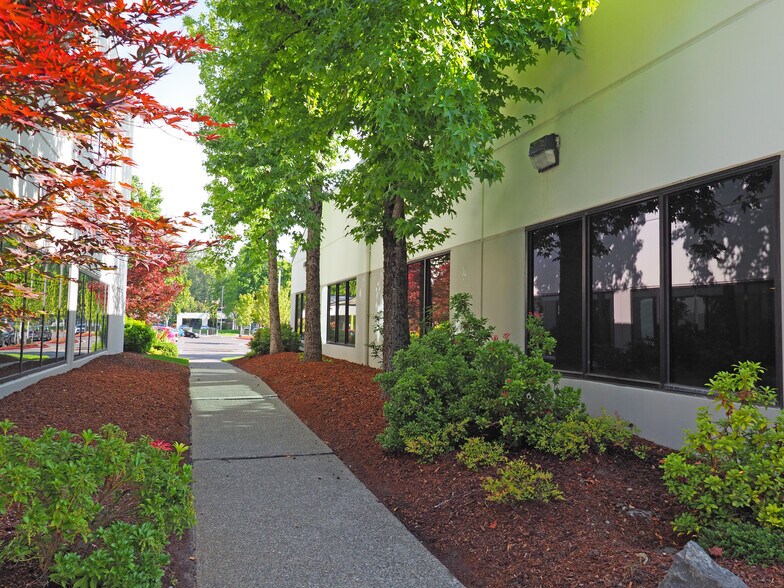 More Photos Of 1131 SW 7th St, Renton Office For Sale