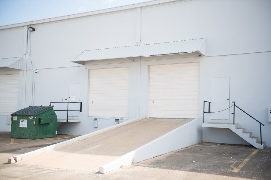 More Photos Of 8901-8933 Interchange Dr, Houston Unknown For Lease