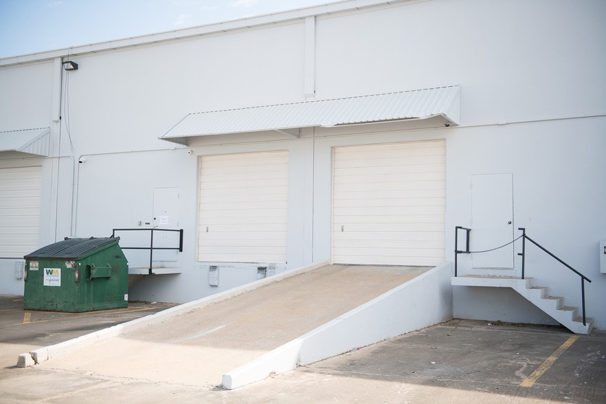 More Photos Of 8901-8933 Interchange Dr, Houston Unknown For Lease