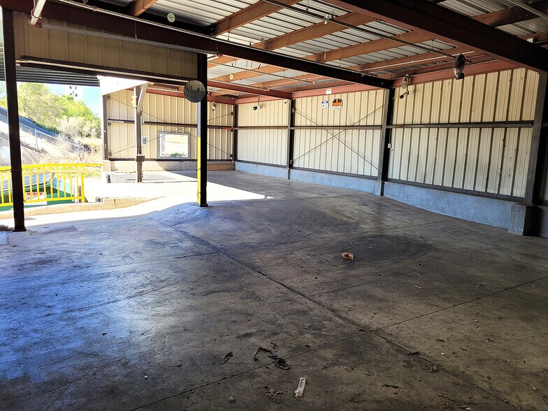 More Photos Of 1 S Lorraine St, Hutchinson Light Manufacturing For Sale