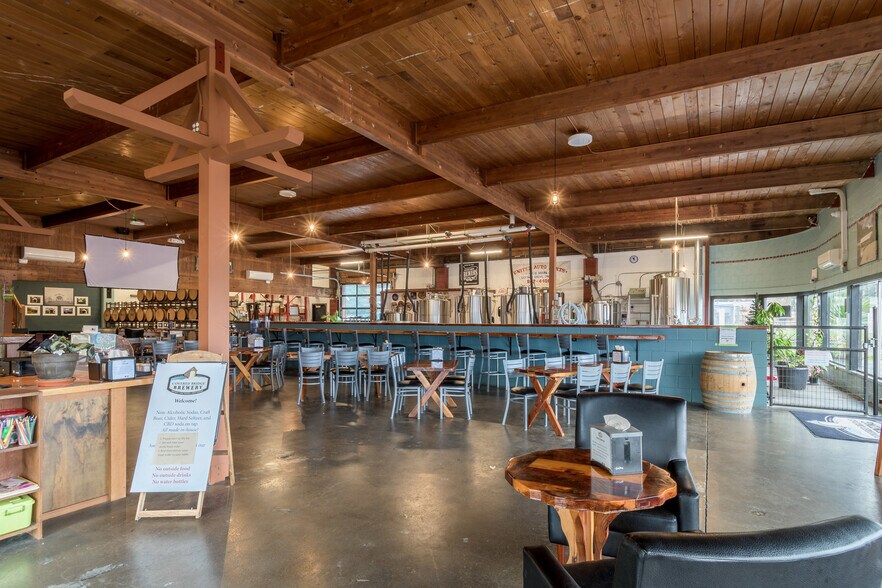 More Photos Of 926 E Main St, Cottage Grove Restaurant For Sale