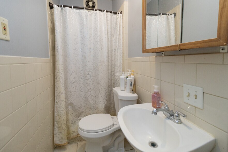 More Photos Of 1321 Payne Ave, Saint Paul Storefront Retail Residential For Sale