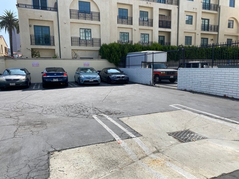 More Photos Of 270 S La Cienega Blvd, Beverly Hills Storefront For Sale