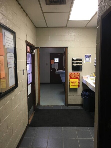 More Photos Of 2929 Valley Ave, Winchester Truck Terminal For Lease