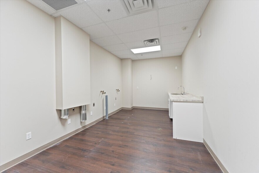 More Photos Of 736-744 Ouellette Av, Windsor Storefront For Sale