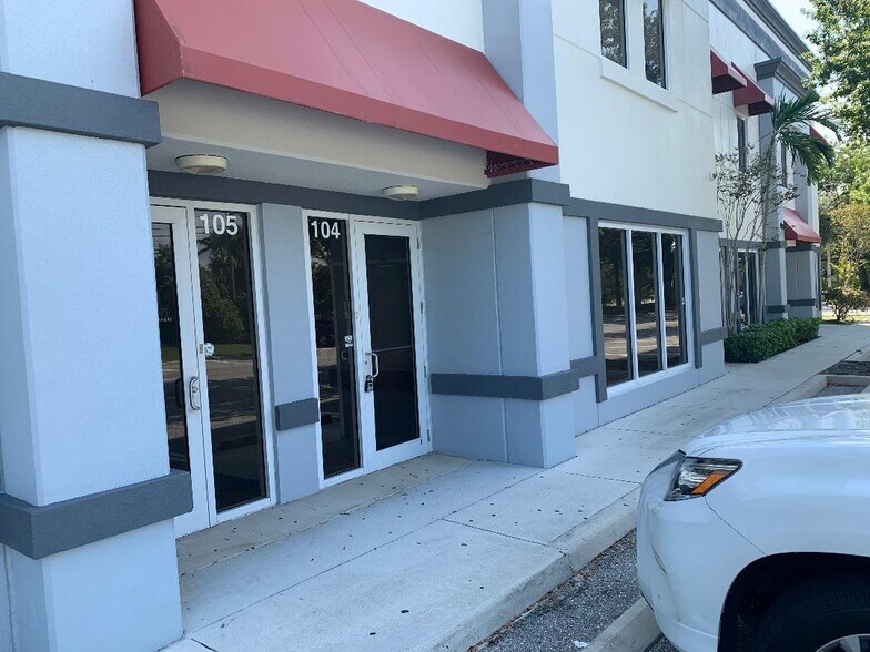 More Photos Of 4050 Westgate Ave, West Palm Beach Showroom For Lease