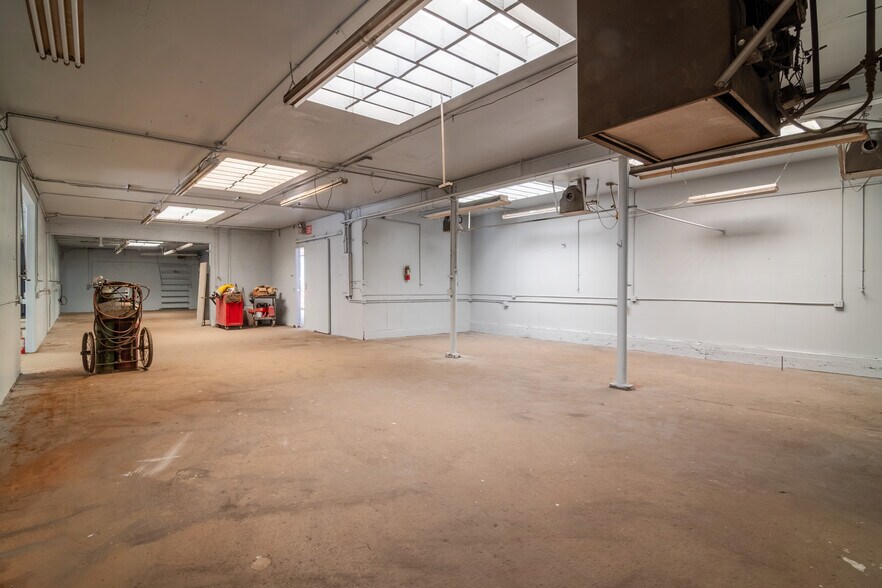 More Photos Of 11428 Fleetwood St, Sun Valley Warehouse For Sale