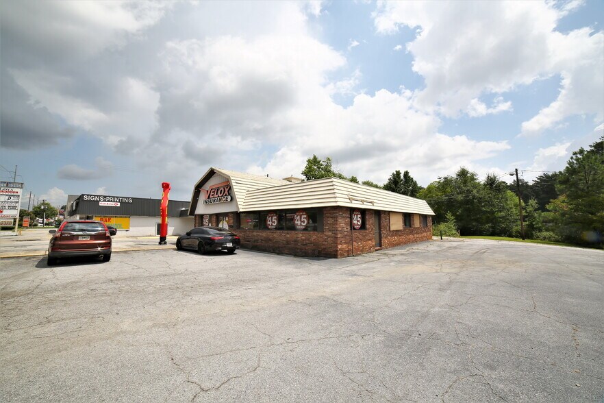 More Photos Of 6746 Highway 85, Riverdale Restaurant For Sale