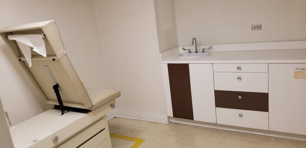 More Photos Of 909 NE 163rd St, North Miami Beach Medical For Sale