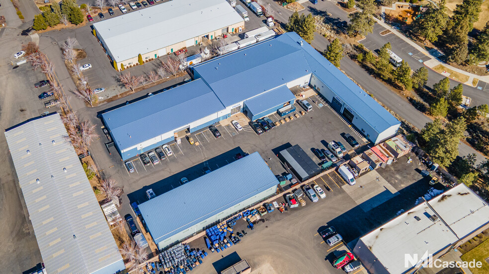 More Photos Of 1305-1309 SE Armour Rd, Bend Warehouse For Lease