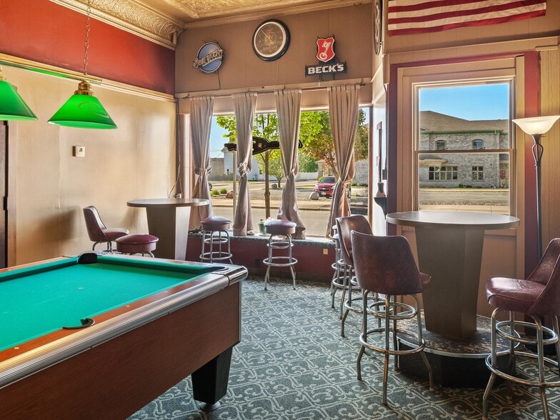 More Photos Of 201 Steele St, Algoma Hotel For Sale