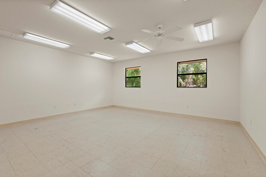 More Photos Of 5241 Highway 17, Arcadia Flex For Sale