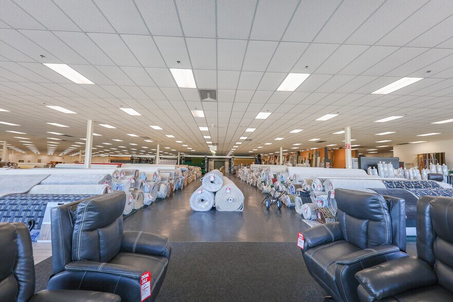 More Photos Of 1860 28th St SE, Grand Rapids Freestanding For Sale