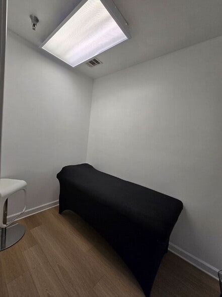 More Photos Of 2655 N Cobb Pky, Kennesaw Storefront For Lease