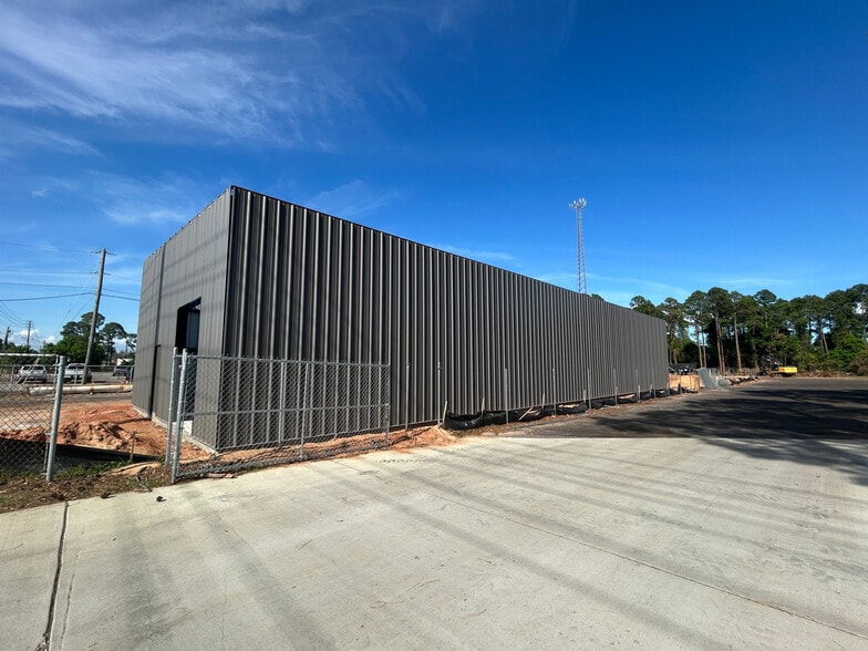 More Photos Of 8000 Grow Dr, Pensacola Warehouse For Lease