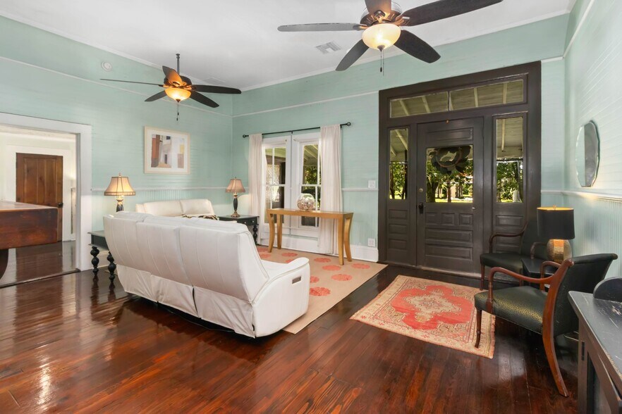 More Photos Of 201 8th St, Port Saint Joe Office For Sale