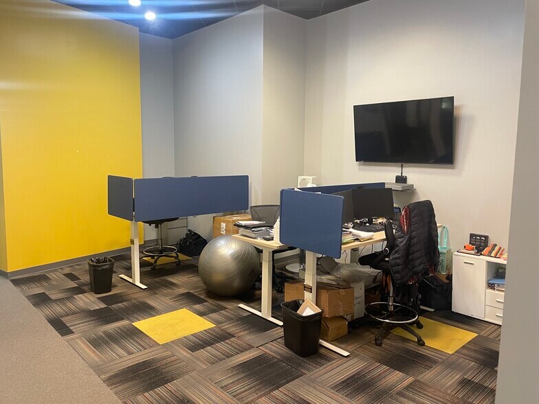 More Photos Of 4651 Sunbelt Dr, Addison Light Manufacturing For Sale